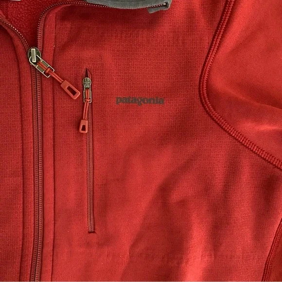 Patagonia full sleeve full zipper jacket men’s size L current size S - a hole - Picture 2 of 10